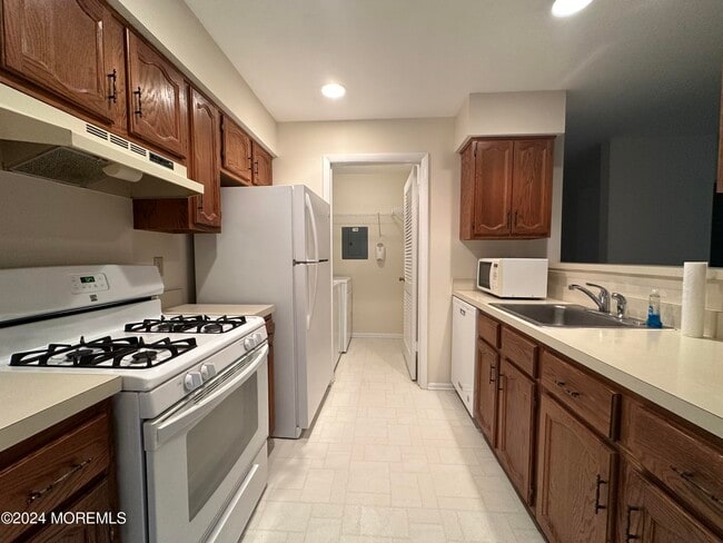 Building Photo - 1419 Waters Edge Dr