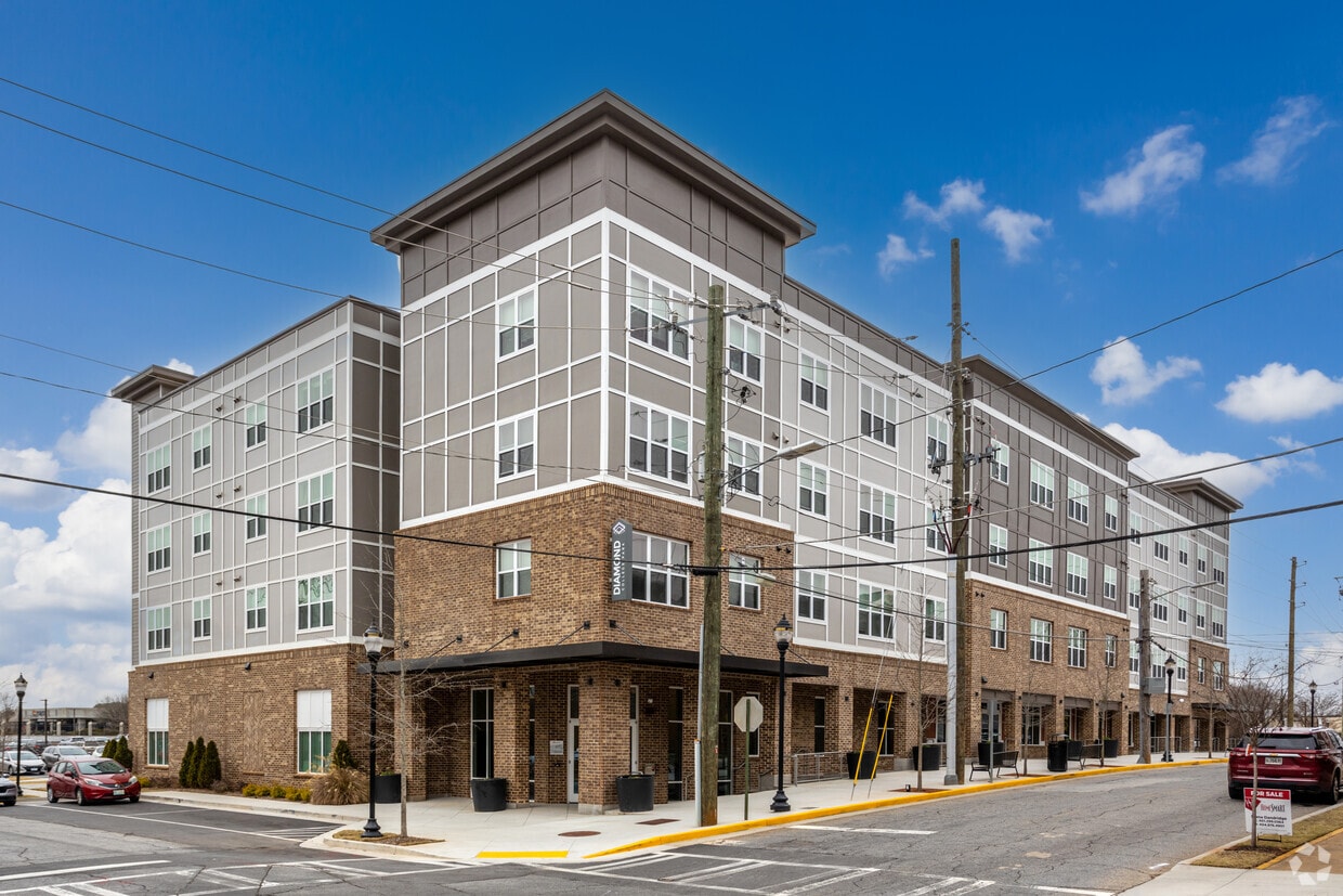 Primary Photo - Diamond College Park Apartments