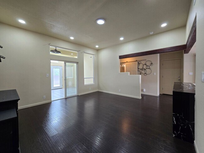 Foto del edificio - 7250 Via Verde