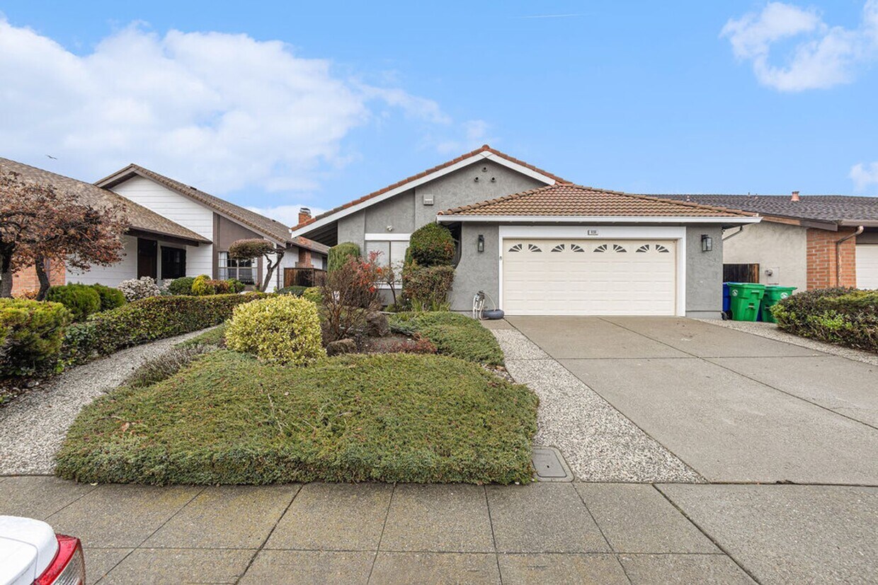 Primary Photo - 638 Begonia Drive - 3 bedroom | 2 bath | S...