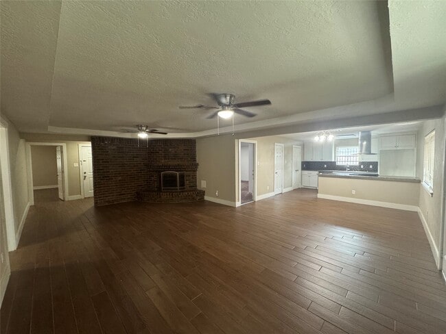 Foto del edificio - 12811 Labelle Ln