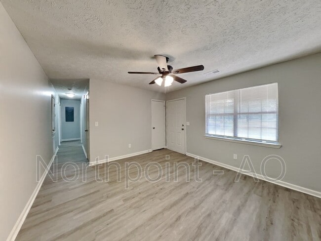 Building Photo - 845 Laney Rd