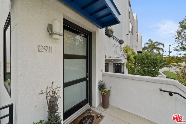 Building Photo - 12911 Bluff Creek Dr