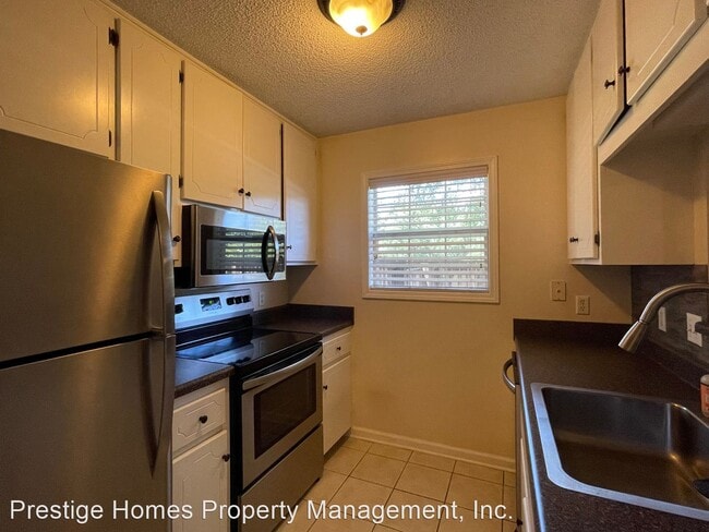 Building Photo - 3 br, 2.5 bath House - 302 Ridgeway Drive