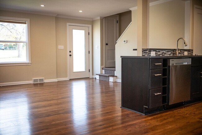 Building Photo - CherryS6332