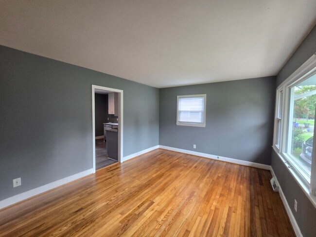 Foto del edificio - Charming Ranch with Fenced Yard in the Hea...