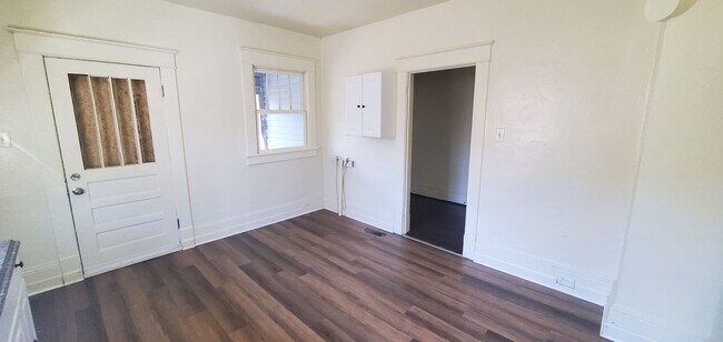 Building Photo - 3 Bedroom 1 Bathroom House