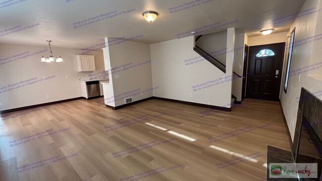 Building Photo - CFC (Russell)-Spanaway Duplex