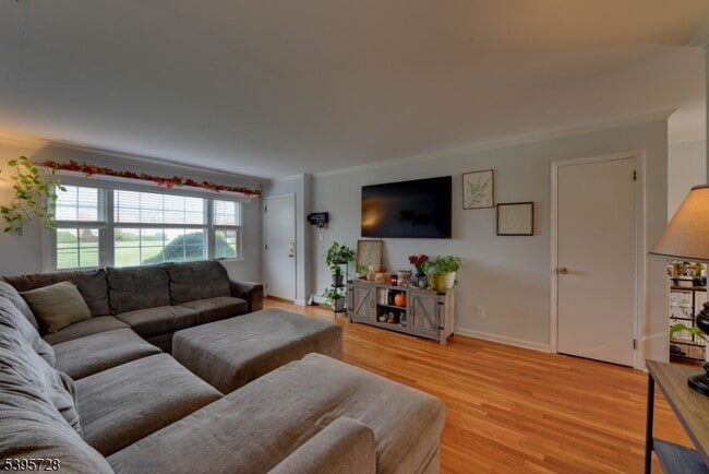 Foto del edificio - 666 Bloomfield Ave