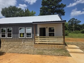 Building Photo - 405 N Logan Ln