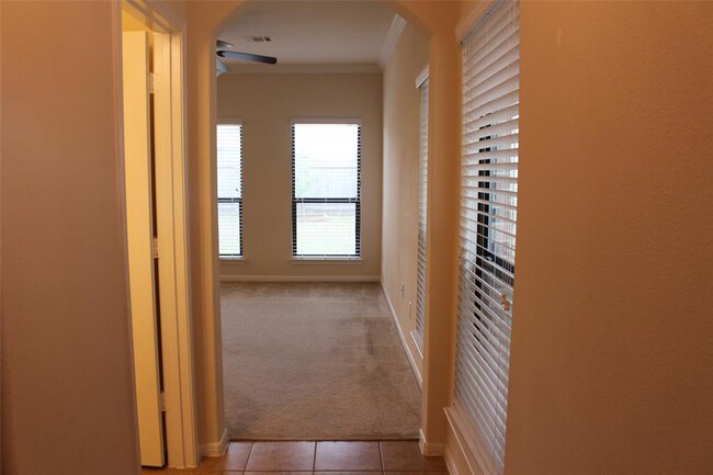 Foto del edificio - 6643 Sharpstone Creek Ln