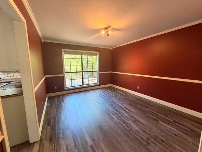 Foto del edificio - Discover this spacious 4-bedroom, 2.5-bathroom home in Russellville, AR