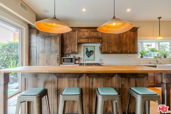 Foto del edificio - 5903 Tellefson Rd