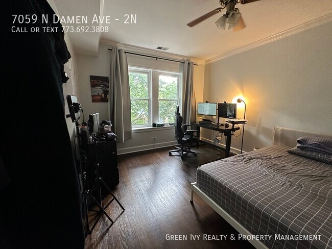Foto del edificio - Rehabbed, 2 bedroom Condo on Rogers Park t...
