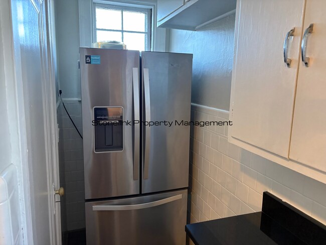 Foto del edificio - 550-552 Wayland Avenue