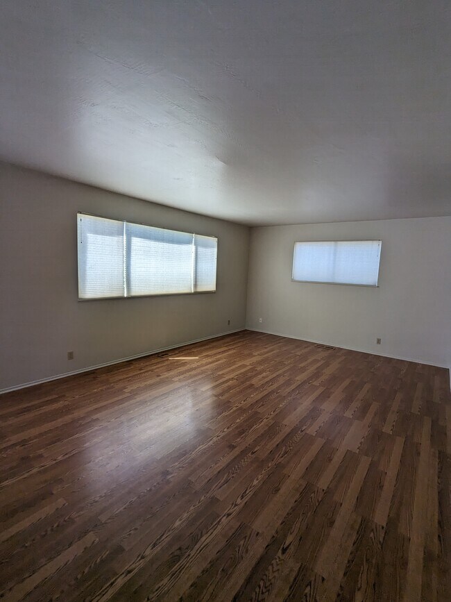 Building Photo - 806 Gromo Ct