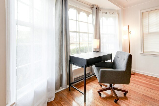 Foto del edificio - 13660 Cedar Rd