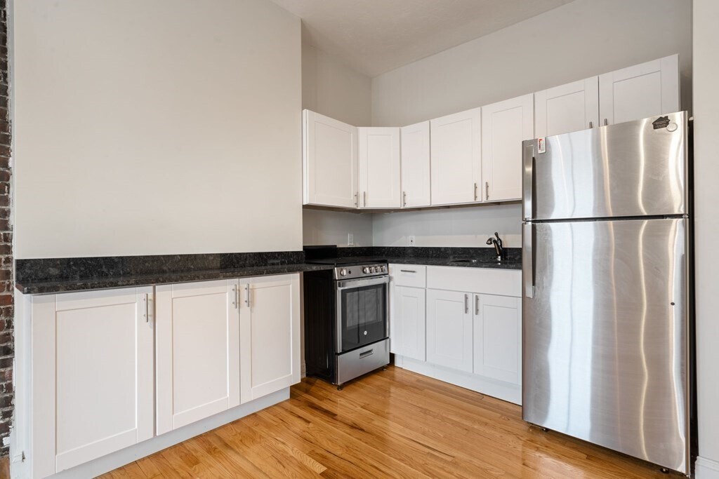 Primary Photo - 676 Tremont St