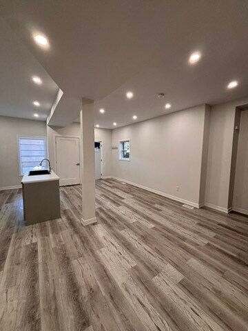 Photo du bâtiment - 160 Bayswater Ave