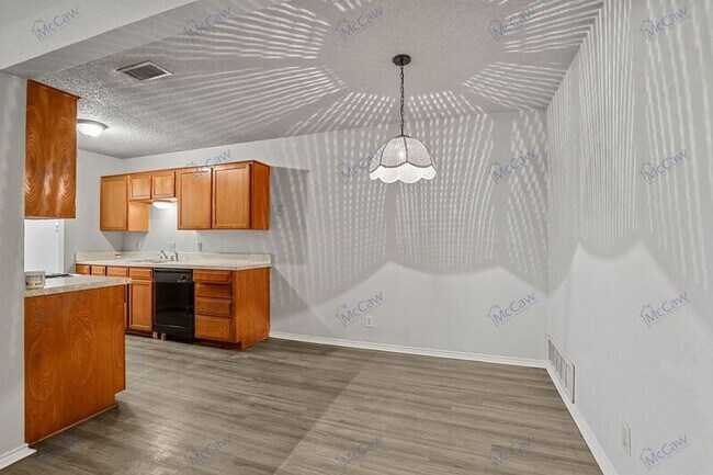 Foto del edificio - 6704 S Creek Dr