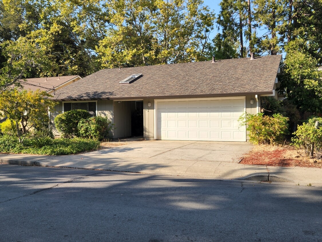 25 Sneckner Ct, Menlo Park, CA 94025 House Rental in Menlo Park, CA