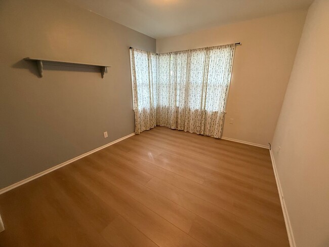 Foto del edificio - Mid Town Ventura- 3 Bedroom, 1 Bath