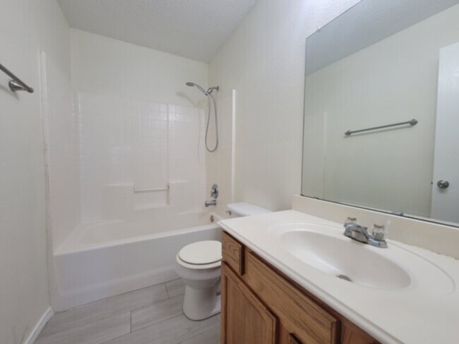 Foto del edificio - 3 BEDROOM IN DIAMOND CREEK SUBDIVISION - FORNEY