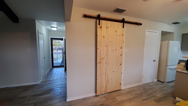 Foto del edificio - 2042 Magill St