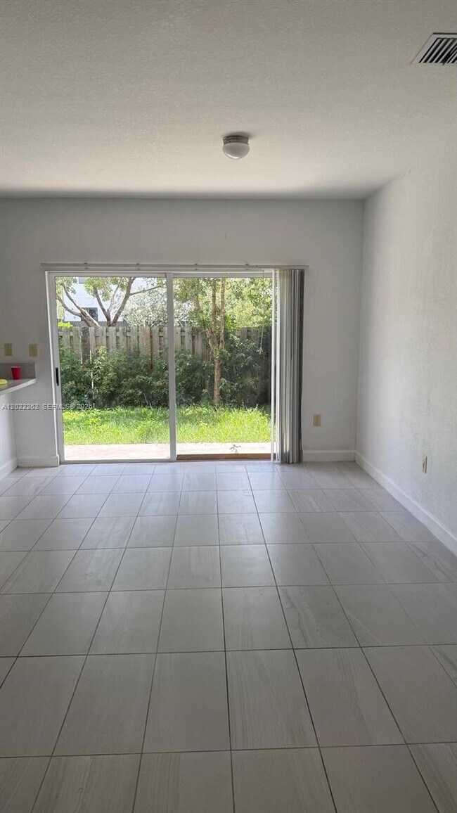 Foto del edificio - 1245 NW 3rd Ln
