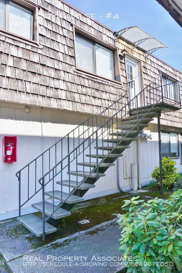 Building Photo - Desirable Bellevue location - ONE MONTH FREE