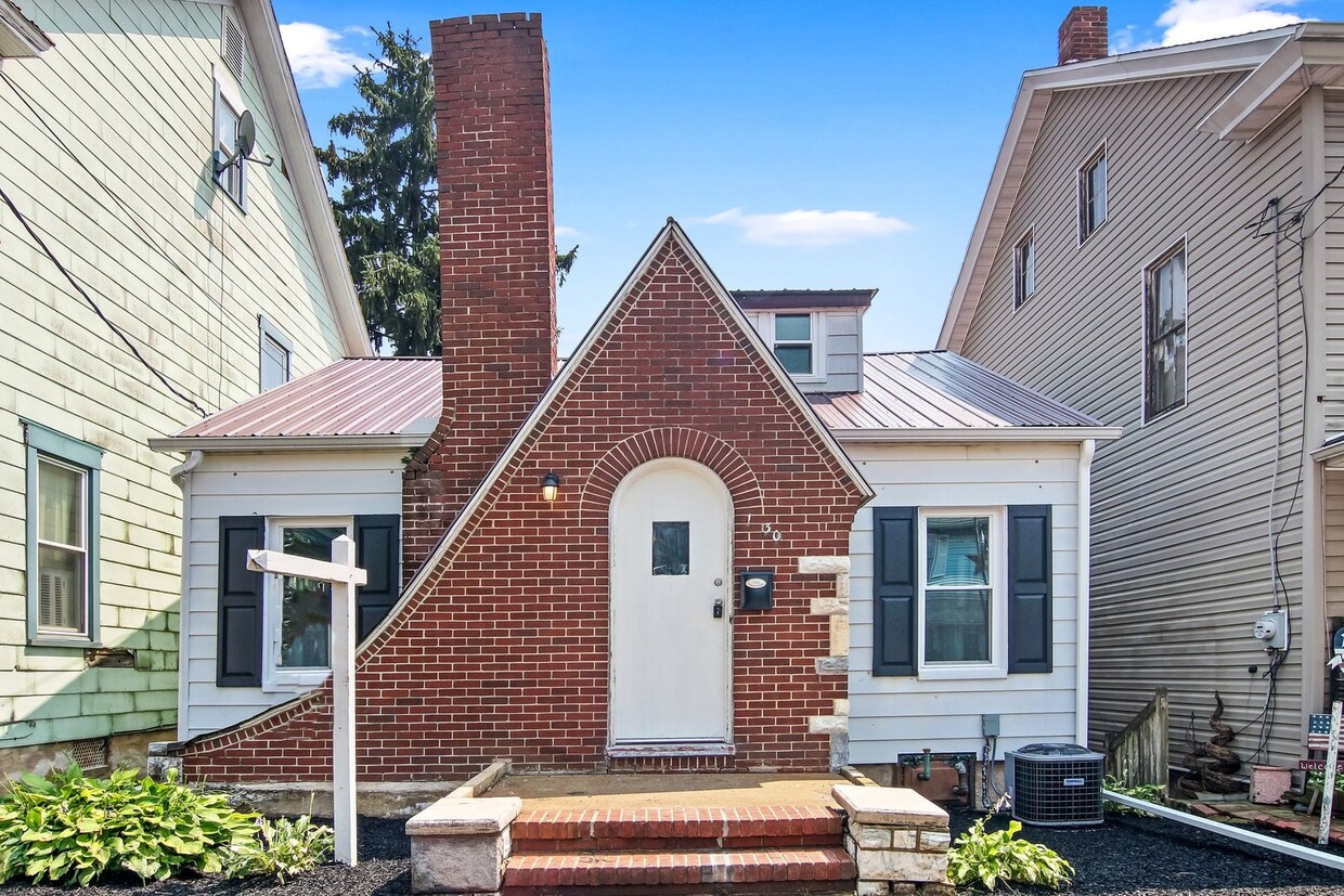 Primary Photo - Bright & Inviting 3 Bedroom, 1 Bath Single Family Home in Upper Dauphin School District!