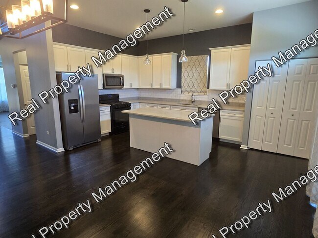 Building Photo - Four Bedroom Crown Point Beauty