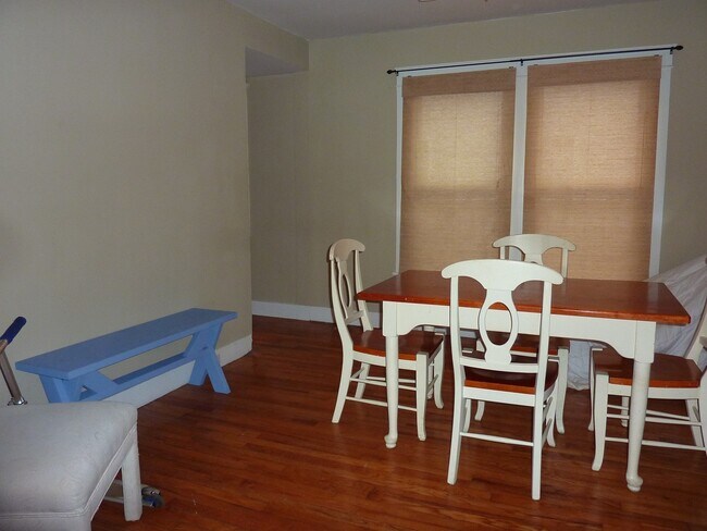 Building Photo - 5BR/2BA Off-Campus Housing Near UTK