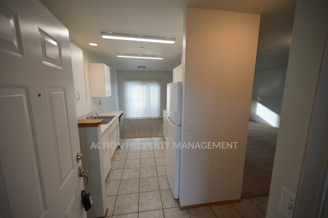 Foto del edificio - 2 bed, 2 bath, 1 car garage- water, sewer and yard care included!