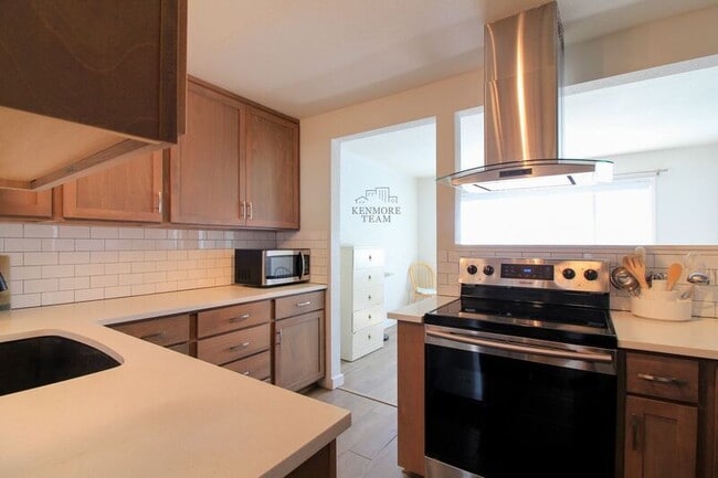 Building Photo - 1311 Goethals Dr