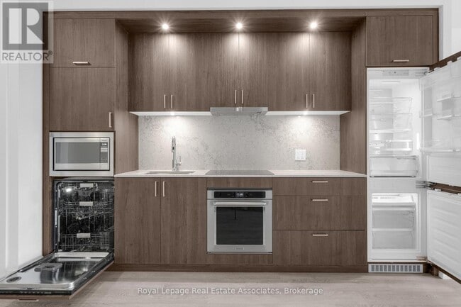 Building Photo - 259 The Kingsway