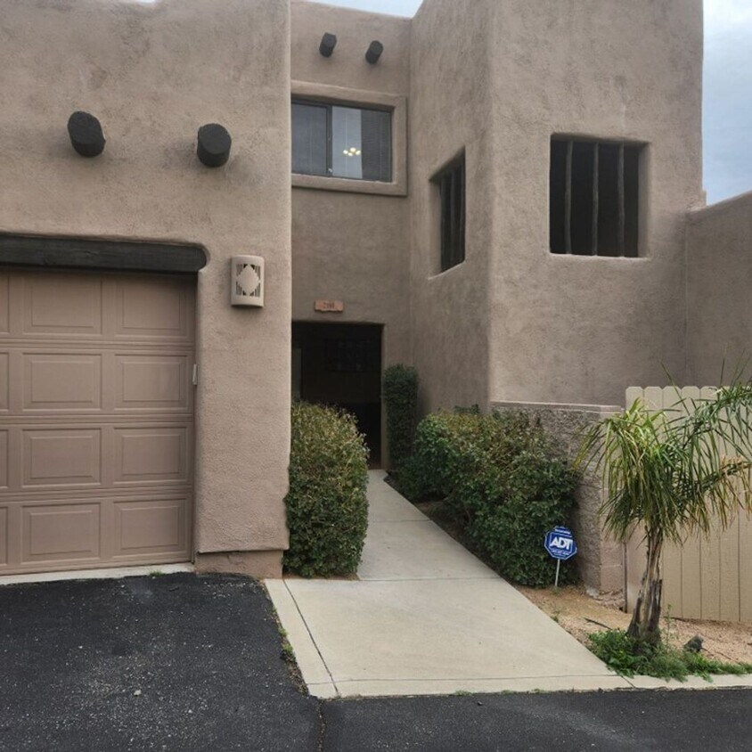 Primary Photo - Fairway Terrace Townhome 2br/2bath Bedroom...