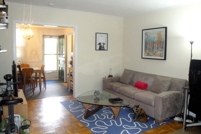 Big LR with hardwood floors - 1400 S Edgewood St