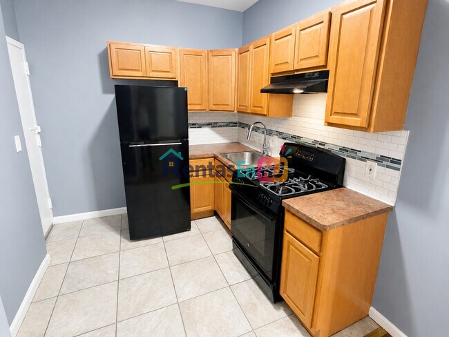 Foto del edificio - 49-51-51 Brookdale Ave