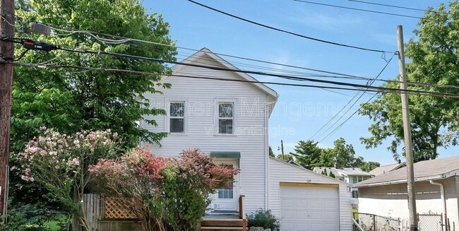 Building Photo - 1819 E Walnut St
