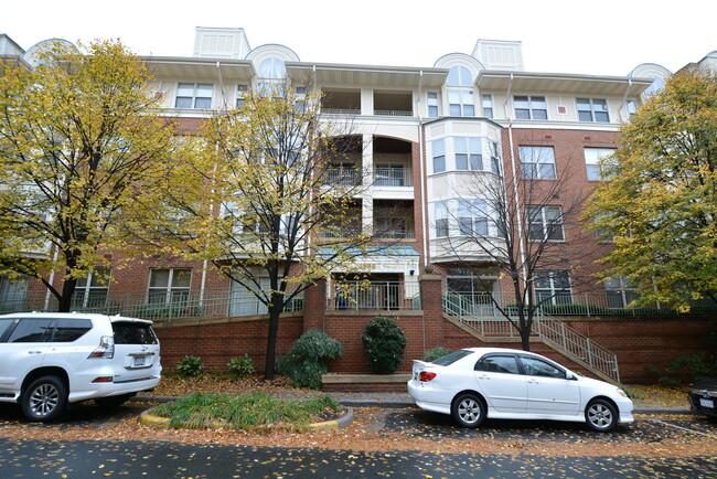 Building Photo - 1855 Stratford Park Pl