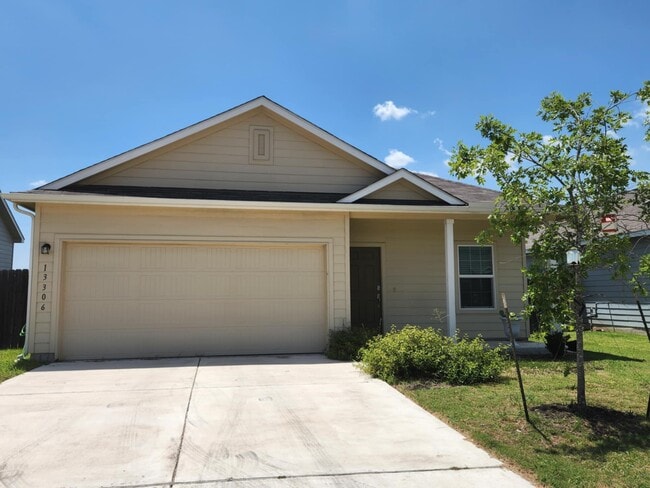 Front of House - 13306 Mussel Run
