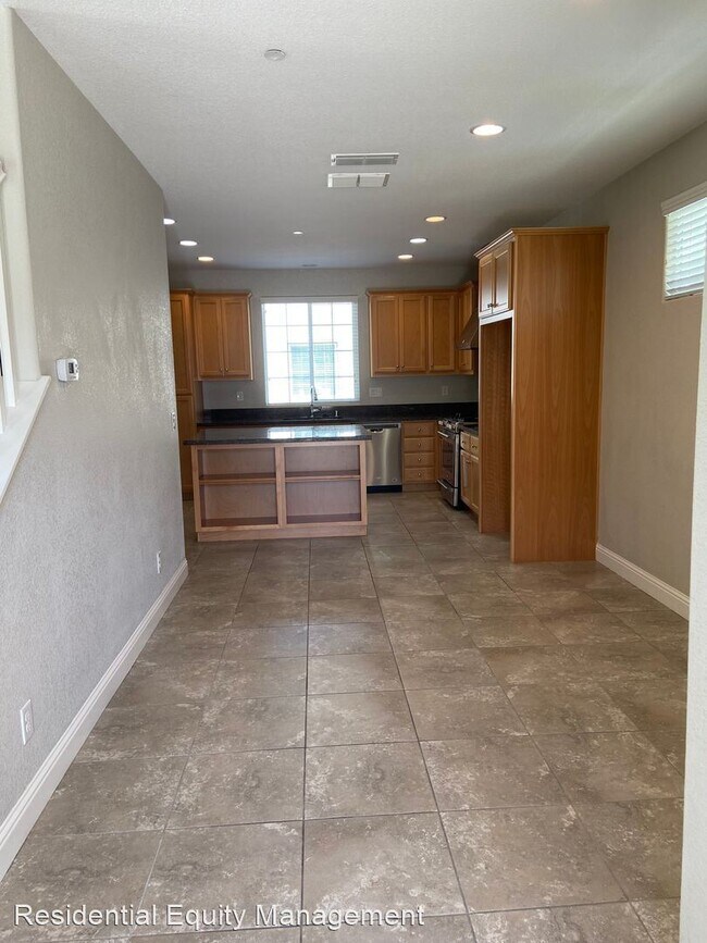 Building Photo - 3 br, 2.5 bath House - 303 Colner Circle
