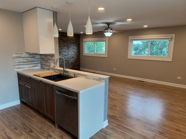 Building Photo - 748 Whitesail Dr