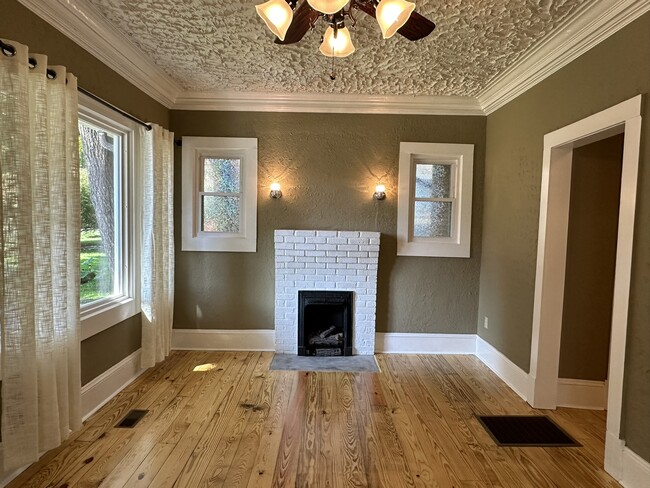 Living Room - 371 Old Hendersonville Highway