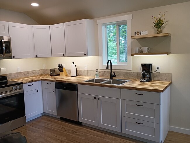Building Photo - 14 Wapiti Way