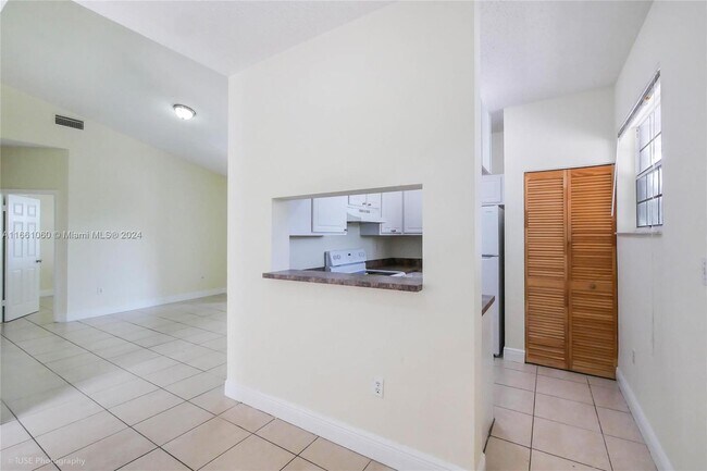 Foto del edificio - 1941 NW 96th Terrace