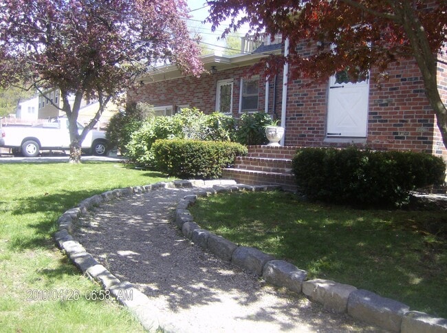 Building Photo - 34 Pond St
