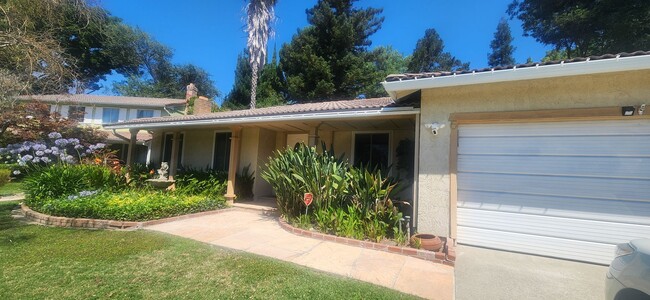 Building Photo - Beatutiful 4 Bedroom Greenhaven Home with ...