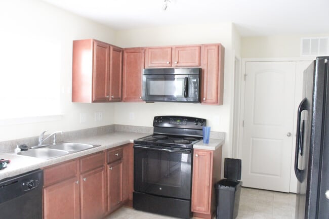 Building Photo - 116 Sages Ridge Dr